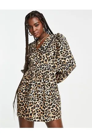 Miss Selfridge Vestito corto in popeline animalier con colletto e finiture in pizzo decorato