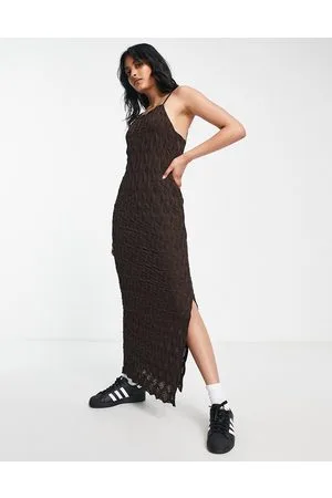 Topshop Vestito midi in jersey cioccolato testurizzato effetto popcorn con spalline sottili
