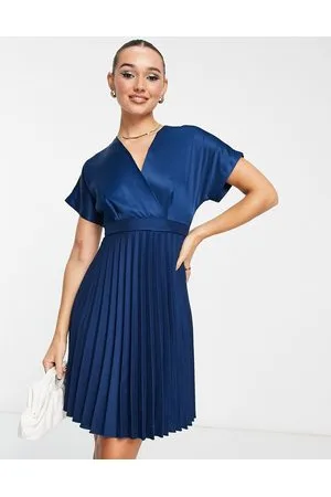 Closet Vestito skater midi a pieghe con davanti a portafoglio
