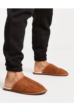 New Look Pantofole stile sabot color cuoio con pelliccia sintetica