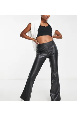 ASOS ASOS DESIGN Petite - Pantaloni a zampa elasticizzati in pelle sintetica neri
