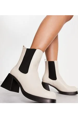 Topshop Bay - Stivaletti Chelsea a pianta larga con tacco e punta quadrata, colore sporco