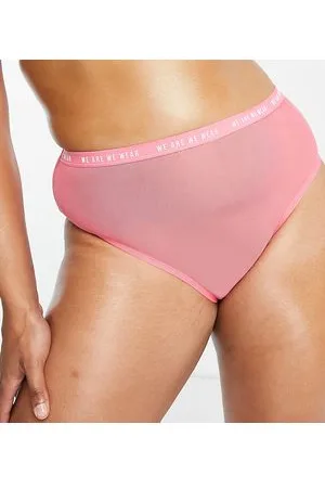 We Are We Wear Curve - Slip a brasiliana sgambati con arricciature sul retro in misto poliestere - PINK