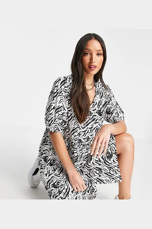 Noisy May Esclusiva - Vestito grembiule corto con stampa animalier e bottoni
