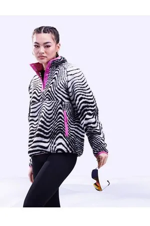 ASOS Felpa da sci in pile borg monocromatico con stampa astratta e finiture a contrasto