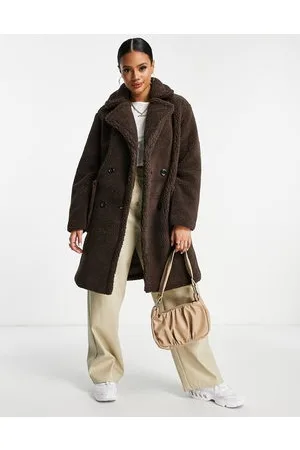 QED London Cappotto doppiopetto in pile borg color cioccolato