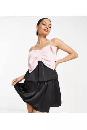 Pieces® Esclusiva - Vestito corto con dettaglio a fiocco, colore e rosa