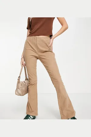 ASOS ASOS DESIGN Petite - Pantaloni a zampa in tessuto a coste color sabbia