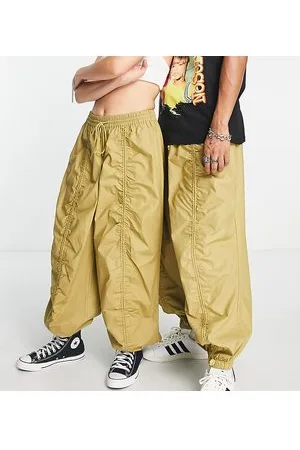 Reclaimed Pantaloni cargo parachute unisex beige con arricciatura