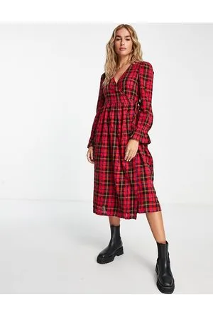 Monki Vestito midi a portafoglio in seersucker a quadri scozzesi