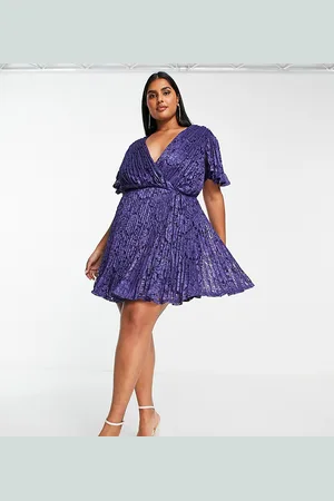 ASOS Esclusiva ASOS DESIGN Curve - Vestito midi in pizzo blu navy a pieghe con laccetti