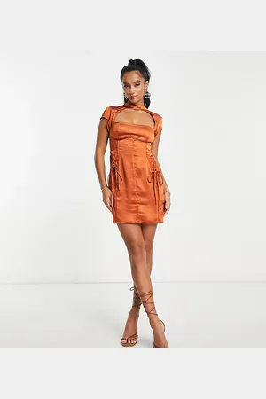 ASOS ASOS DESIGN Petite - Vestito corto accollato in raso color ruggine con cuciture a vista e laccetti