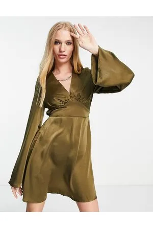 Flounce London Vestito corto bohémien in raso kaki con maniche ampie