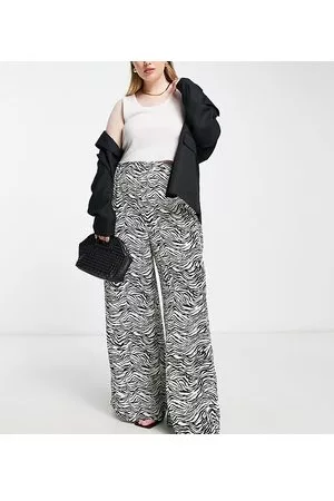 In The Style Esclusiva x Yasmin Devonport - Pantaloni con fondo ampio con stampa zebrata