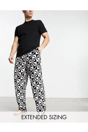 ASOS Pigiama con T-shirt e pantaloni in pile neri con stampa