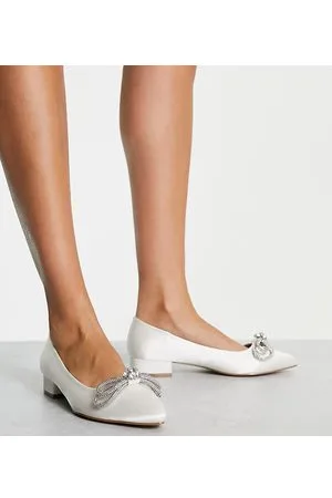 Be Mine Wide Fit Acadia - Scarpe basse da sposa a pianta larga in raso color avorio con fiocco sul davanti