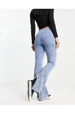 Urban Revivo Jeans bootcut a zampa con dettagli grafici
