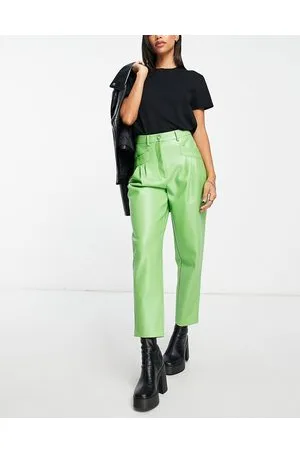 Miss Selfridge Pantaloni in pelle sintetica a vita alta verdi con pieghe sul davanti