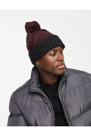 French Connection Berretto bicolore bordeaux in maglia a trecce con pompon