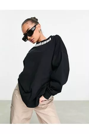 ASOS T-shirt oversize nera a maniche lunghe con logo sul colletto