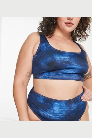 ASOS ASOS DESIGN Curve - Slip bikini sgambati a vita alta con fascia ampia in vita blu tie-dye slavato