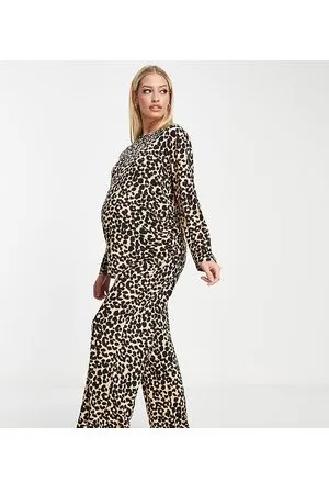 ASOS ASOS DESIGN Maternity - Pigiama con top a maniche lunghe e pantaloni a fondo ampio in viscosa con stampa leopardata