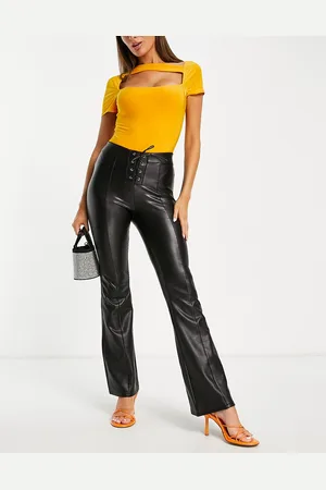 Miss Selfridge Pantaloni a zampa in pelle sintetica nera con allacciatura