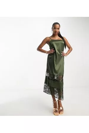 River Island Vestito sottoveste kaki con dettagli in pizzo