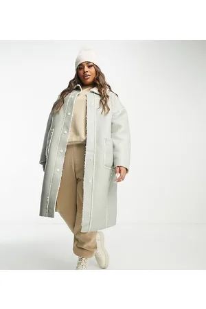 Urban Code Urban Code Plus - Cappotto aviatore taglio lungo in similpelle PU salvia con finiture a contrasto color crema in pile borg