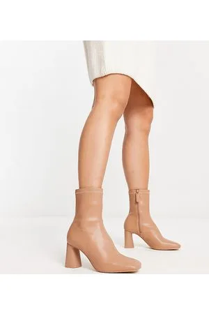Stradivarius Wide Fit - Stivaletti a calza color cammello con pianta larga e tacco medio