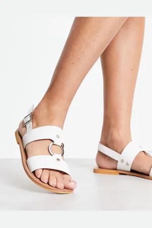ASOS Fancy - Sandali bassi in pelle sporco con anello e borchie