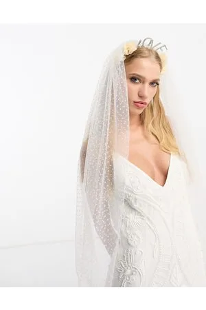 Pieces Bride To Be - Cerchietto con velo e scritta "Love"