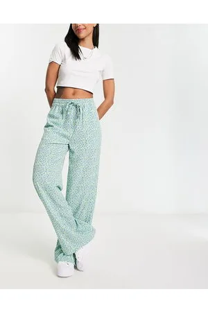 Pieces® Pantaloni con fondo ampio con stampa in coordinato