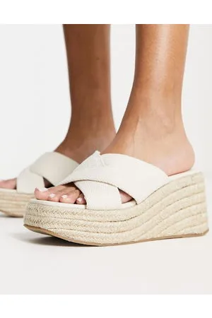 ASOS Teddy - Zeppe con due fascette incrociate in tessuto color naturale