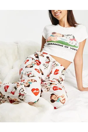 New Girl Order Set pigiama con T-shirt e pantaloni in tessuto traforato color crema con stampa