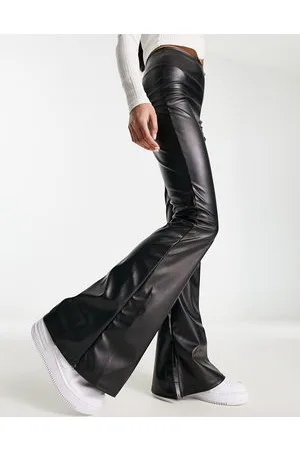ASOS Pantaloni a zampa neri in pelle sintetica con spacchi sul fondo