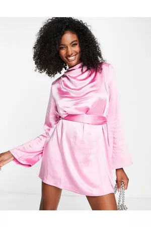 Pretty Lavish Jayda - Vestito corto allacciato in vita in raso color