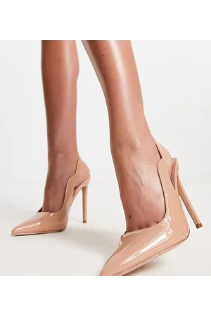 Simmi Wide Fit Donna Tacchi a spillo - Simmi London Wide Fit - Corale - Scarpe con tacco in vernice beige con cinturino posteriore a pianta larga