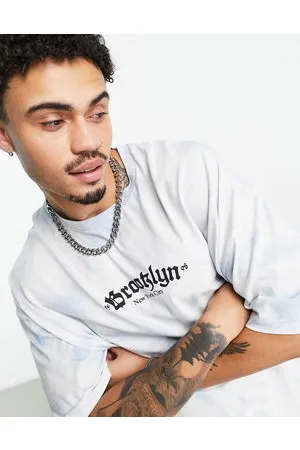 ASOS T-shirt oversize lavaggio con scritta gotica stampata sul petto