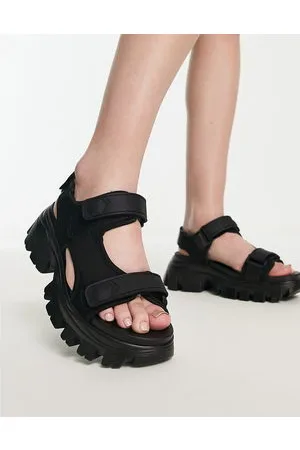 Stradivarius Sandali neri con fibbie multiple e suola spessa