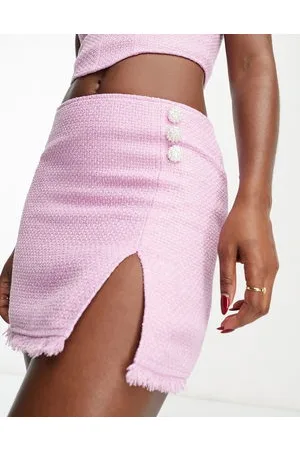 Miss Selfridge Minigonna in bouclé rosa con spacco laterale e dettagli a forma di perla in coordinato