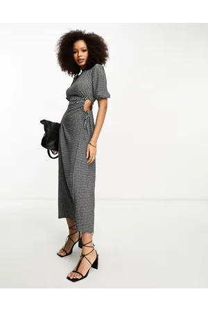 ASOS Donna Vestiti midi - Vestito grembiule midi bianco e nero a quadri con cut-out laterale e maniche a sbuffo