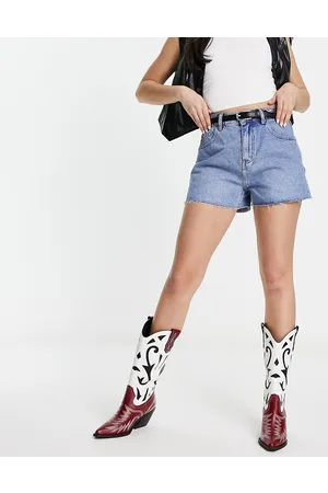 Urban Revivo Pantaloncini di jeans a vita alta con fondo grezzo
