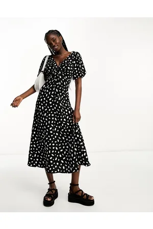 New Look Vestito midi nero a pois con maniche a sbuffo