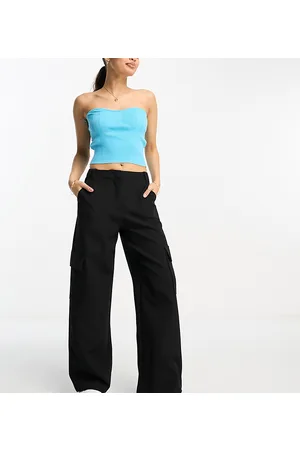Miss Selfridge Petite - Pantaloni cargo neri con fondo ampio