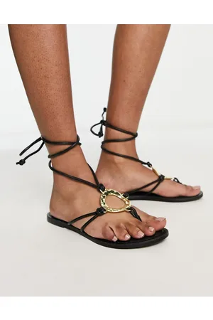 ASOS Flourish - Sandali bassi neri con dettagli in metallo martellato