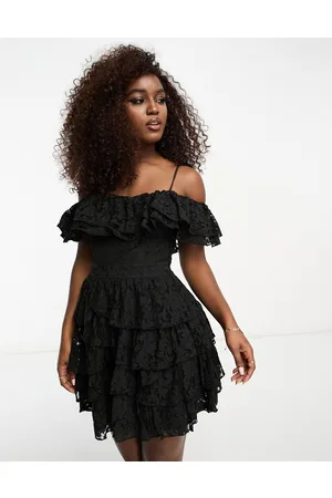 Miss Selfridge Vestito corto in pizzo svolazzante nero con spalline sottili