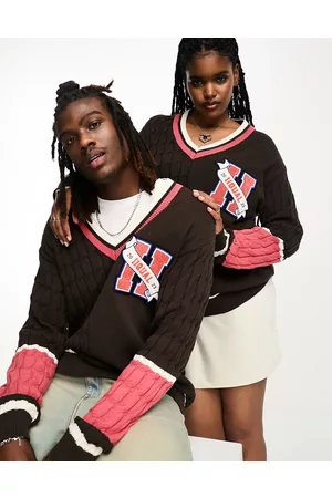 IIQUAL Maglione unisex stile college in maglia a trecce marrone e corallo