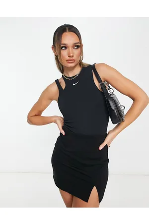 Nike Essential - Body color con cut-out e logo piccolo