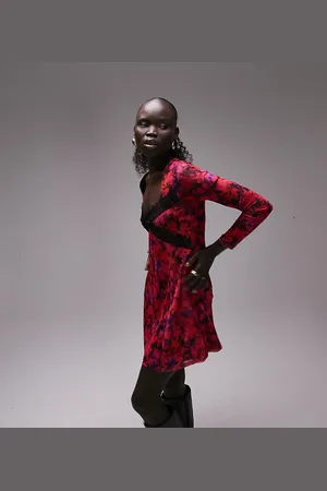 Topshop Vestito da giorno corto in rete rossa a fiori sfumati con finiture in pizzo